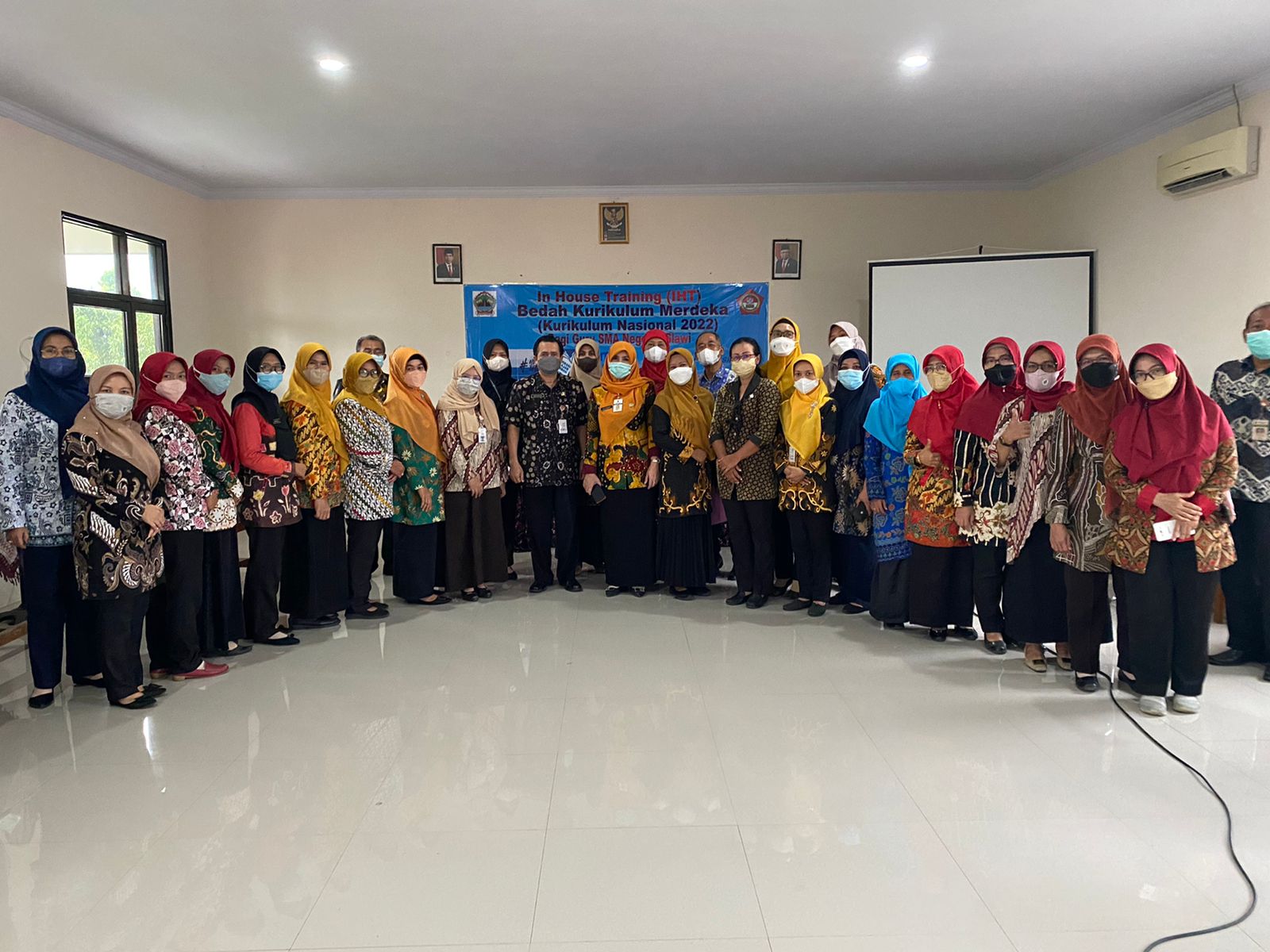 In House Training (IHT) Bedah Kurikulum Merdeka Bagi Guru SMAN 3 Slawi ...